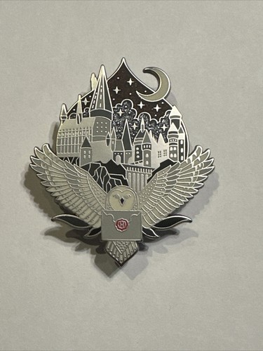Spilla Harry Potter Laserbrain Patch Co originale castello gufo argento grado standard - Foto 3 di 10