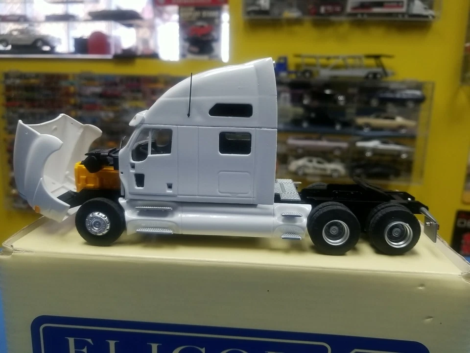 ELIGOR TRACTOR KENWORTH T2000 WHITE   "NEW" - Image 2 of 4