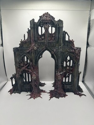 Warhammer 40K   Chaos Terrain / Korrumpiertes imperiales Gebäude / Bemalt