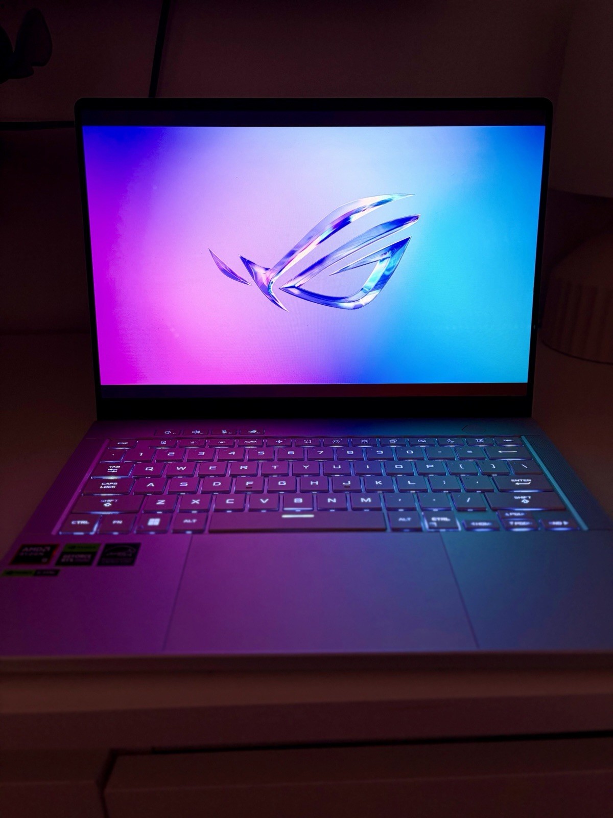 ASUS ROG Zephyrus G14 OLED ЗK 120Hz-AMD RYZEN 9 8945HS 16GB/1TB RTX 4060-Laptop
