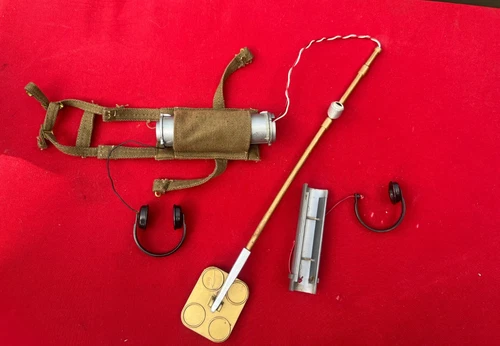 GI Joe 1967 ISSUE ACTION MARINE MINE DETECTOR  accessories for repair or parts.