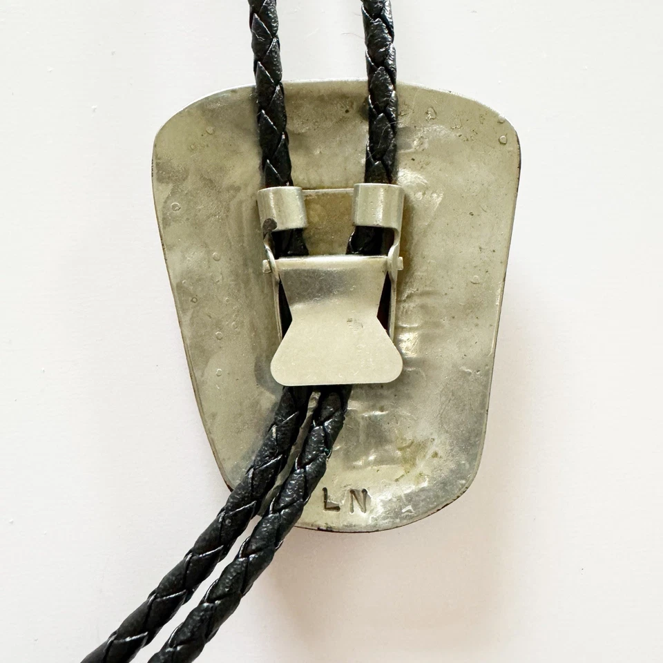 Corbata Bolo Leander Nezzie Navajo de Plata Esterlina - Superposición Nativa Americana Foto 2 de 4