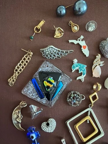 Vintage Pendant Lot 26 Pieces Costume Jewelry Charms Florida Cross Dolphin image 2