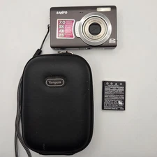 Sanyo VPC-T700 Digital Camera 7 MP Tested Targus Case Battery Screen Pixels Out