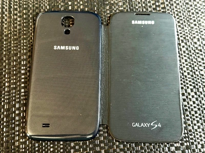 Flip Cover für Samsung Galaxy S4 schwarz Kameraseite Carbon Muster schwarz - Bild 1 von 4