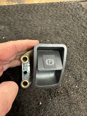 TOYOTA AVENSIS MK3 2018 ELECTRIC HANDBRAKE SWITCH BUTTON 84390-05040