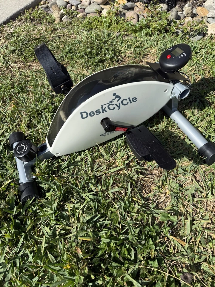 3D Innovations DeskCycle FBA_TT-DSC Under Desk Bike Pedal Trainer - White - Image 4 of 4