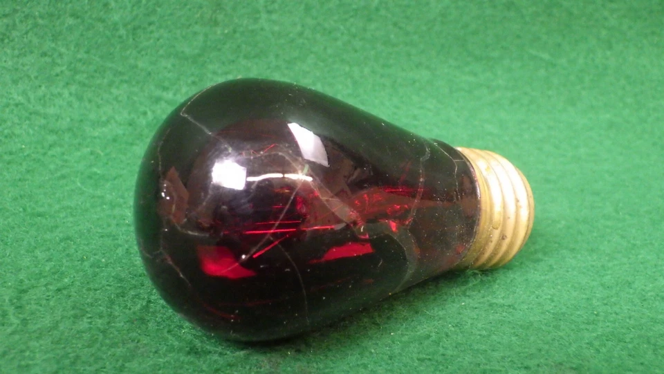 NOS Vintage GE FG-1432 6S14 130V Red Light Bulb Standard Base S19 - Image 4 of 4
