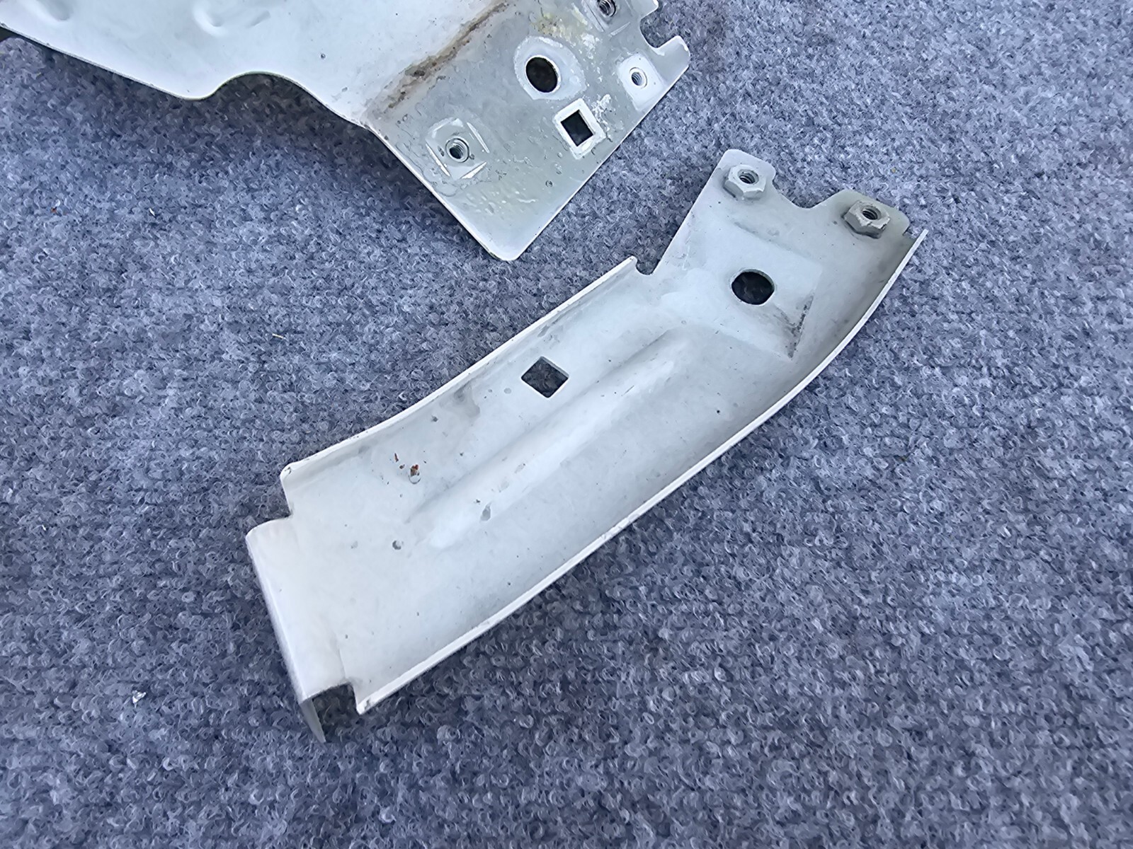 LEFT SIDE FENDER BRACKET/MOUNT SET OEM 74K 14-19 MASERATI GHIBLI S QUARTOPORTE