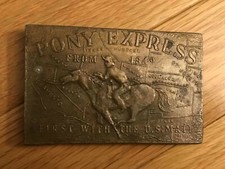 FIBBIA CINTURA VINTAGE PONY EXPRESS 1849 OTTONE PRIMA CON SFONDO MAPPA POSTA USA