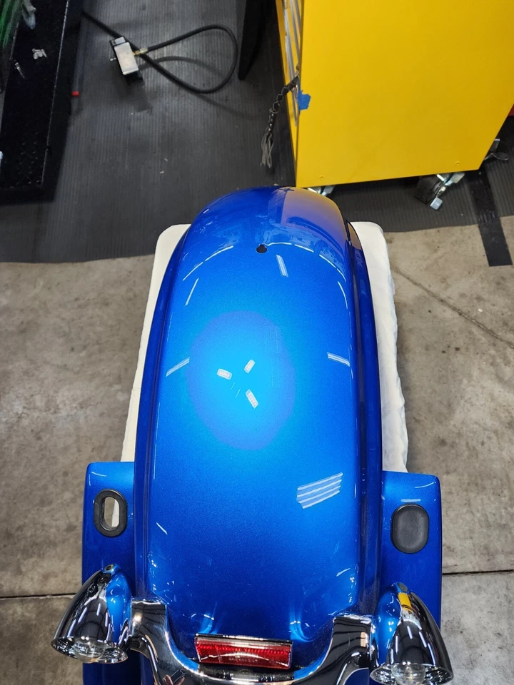 Harley-Davidson Street Glide 2018 guardabarros trasero eléctrico azul Foto 3 de 4