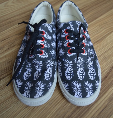 Bucketfeet Pineapple Grenades Lace Up Sneakers Womens Sz 6 - Picture 3 of 7