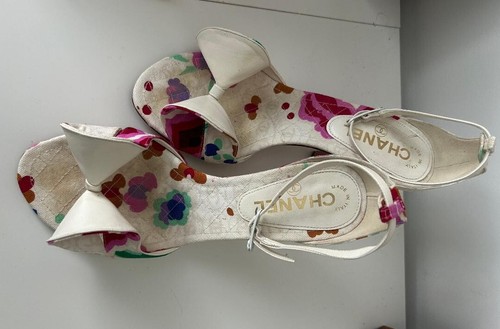 CHANEL CC LOGO CAMELLIA FLOWER CANVAS PUMPS , SIZE 36 - Picture 4 of 5