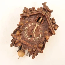 Lux Pendulette Novelty Clock with White Bobbing Bird - XC322