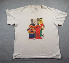 Uniqlo Shirt Mens XLarge White KAWS Sesame Street Streetwear Graphic Art Tee