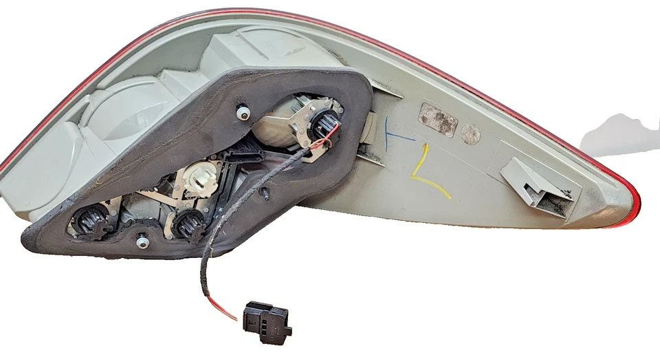 2006–2011 Mercedes-Benz R-Class R350 R320 R500 Left Driver Side Tail Light - Image 3 of 4