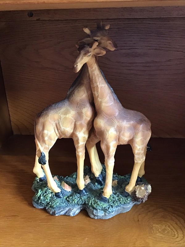 Vintage Giraffe Figurine “Love” EUC (BL2-13