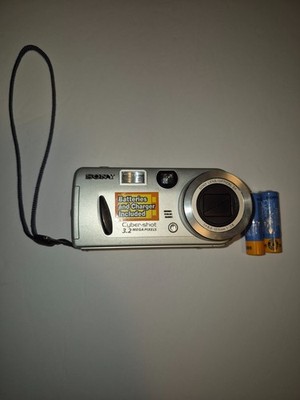 Sony Cyber-shot 3.2 mega pixel digital camera DSC-P52 *READ* untested
