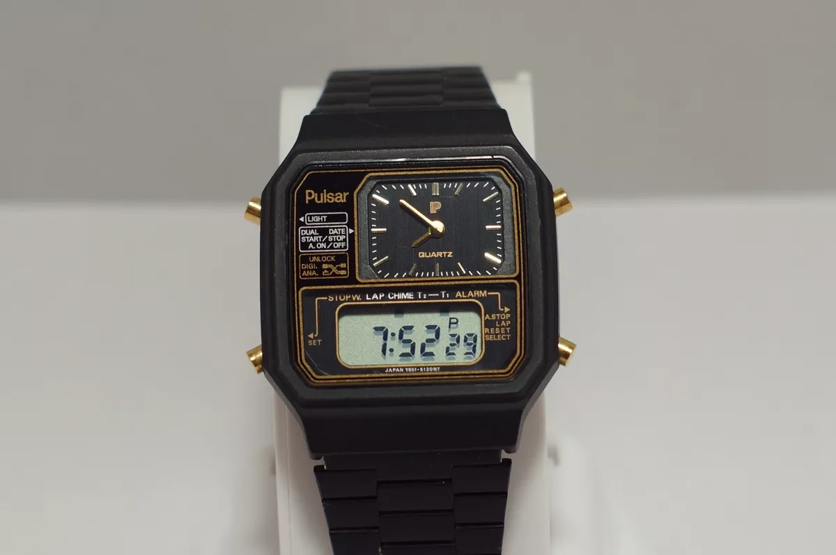 Pulsar dual display store watch