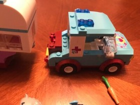 Lego Friends set 41125 Horse Vet Trailer
