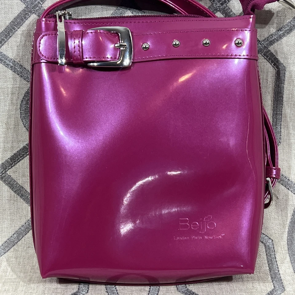 Bolso Beijo Rosa Bandolera Hebilla Bolso Plateado Herrajes Cierre de Cremallera Correa Ajustable Foto 2 de 4