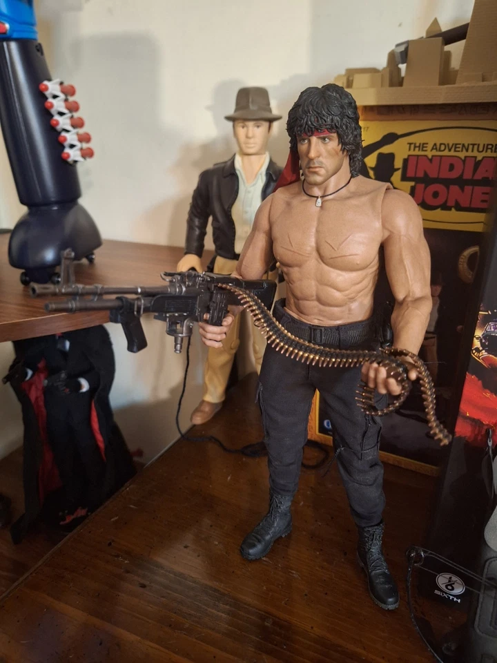 threezero Rambo First Blood Part II 1/6 John Rambo de Japón Foto 2 de 4