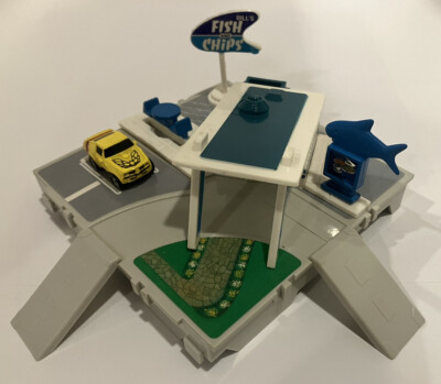 Vintage 1987 Galoob Micro Machines Travel City Drive Thru Fish &amp; Chips With Car