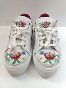 trendy platform sneakers