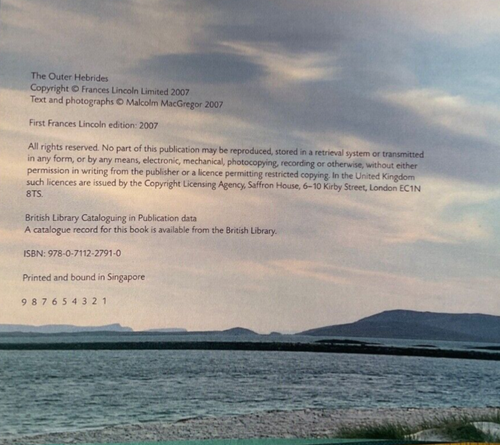 THE OUTER HEBRIDES by Malcolm MacGregor 2007 First Edition Hardback + Dust Cover - Picture 5 of 15