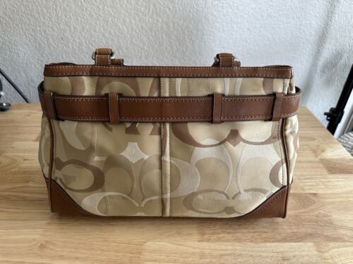 COACH Signature Collection Khaki Leather Purse - Picture 2 of 8