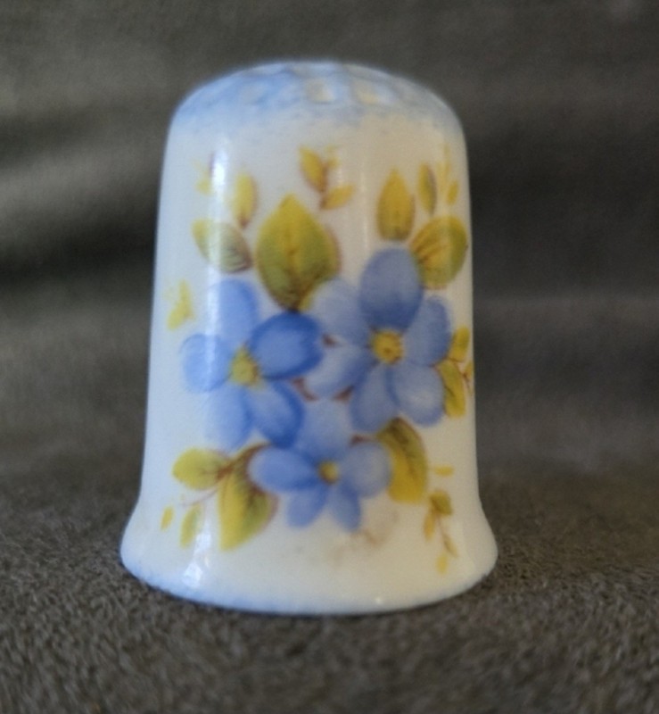 Vintage Raesuevic Ceramics Thimble, Ffine Bone China, Made in England
