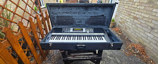 Yamaha PSR 640 61 Key Electronic Keyboard Synth Action Built in Speaker Case