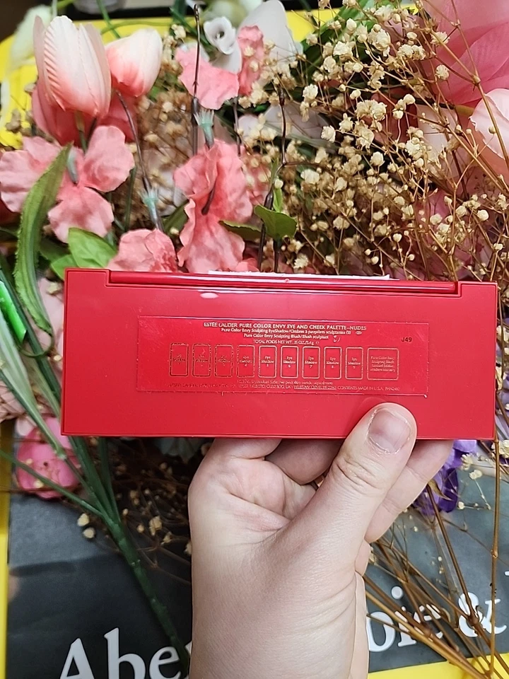 Estee Lauder Pure Color Envy Eye and Cheek Palette - Nudes (Special Edition Sz) - Image 4 of 4