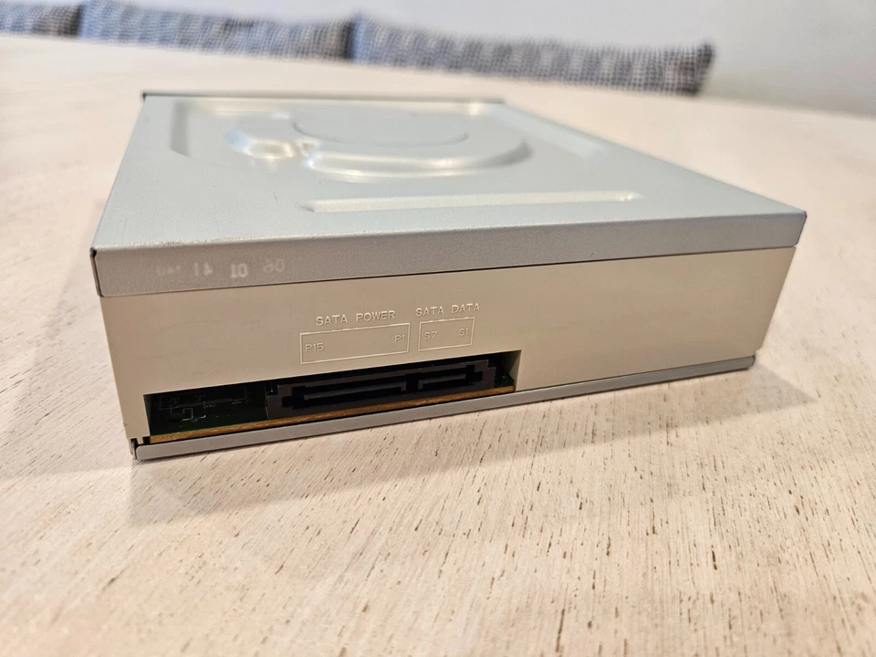 Lite-On iHAS424 DVD/CD Rewritable Drive iHAS424-98 Y - Black Bezel-Lightly Used - Image 2 of 4