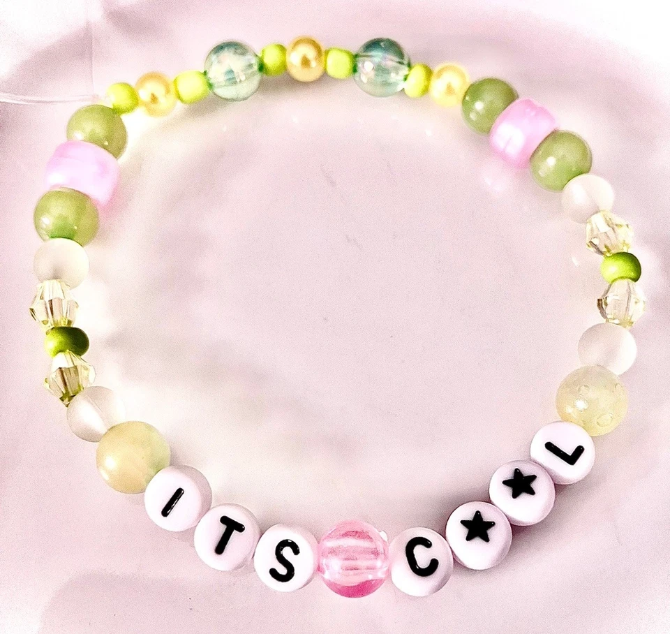 Pulsera Amistad Chappel Roan Buena Suerte Bebé Foto 2 de 2