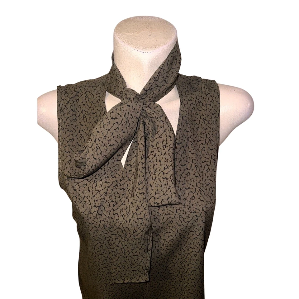 New J BRAND Top Women's Size M Green Black Strap Bow Tie Neck Slvls Blouse $225 - Image 2 of 4