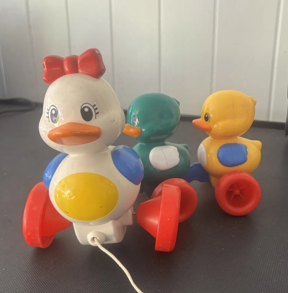 Vintage Tomy Toomies Quack Along Ducks pull-along toy. - Image 2 of 4