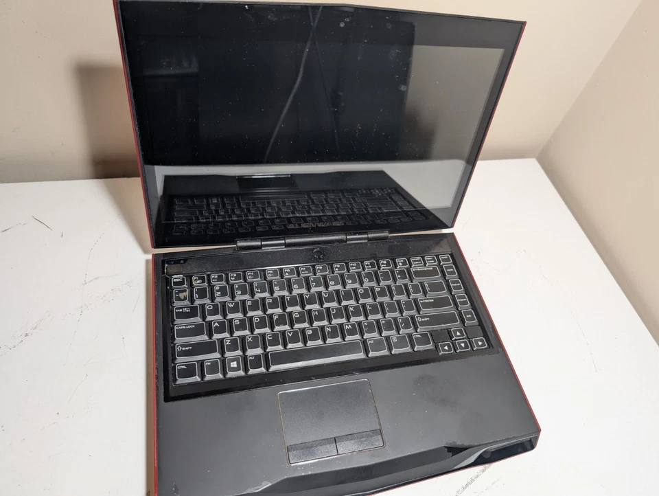 Very Rare Collectible Alienware M14x Red 8gb 500gb hdd i7 cpu - Image 2 of 3