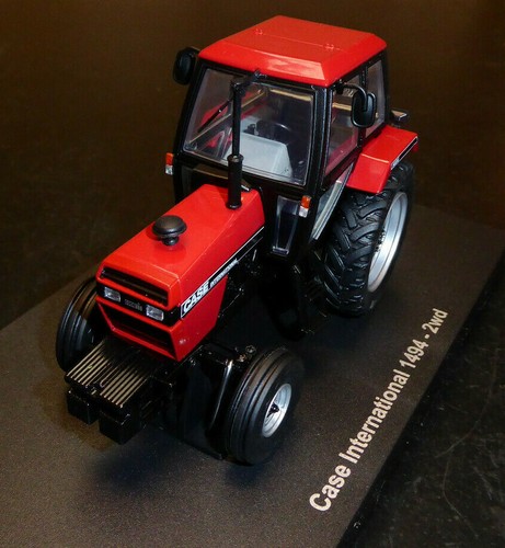 Model Tractor Case 1494-2WD (1983) 1/32nd BLACK & RED Model By Universal Hobbies - Picture 2 of 8