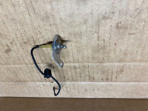 Un interruptor de encendido/apagado usado de una recortadora de cuerdas Hoffco GT211 - Imagen 2 de 3
