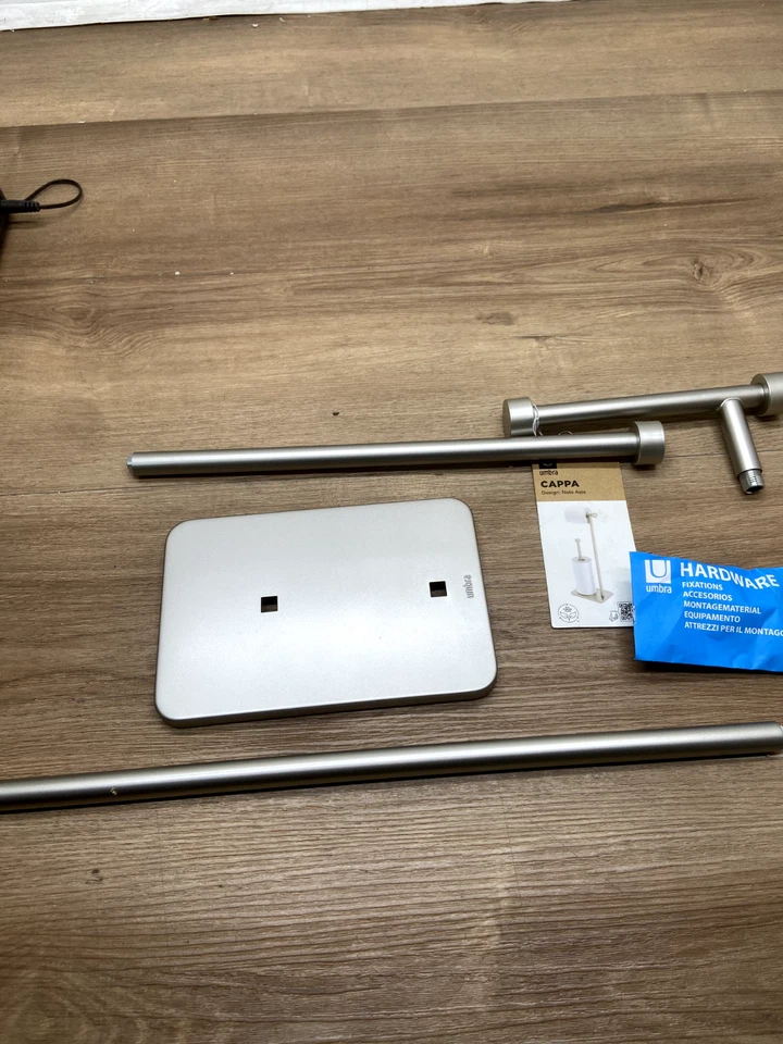 Soporte de papel higiénico Umbra 1015897 Cappa, sostiene dispensador de rollos de repuesto níquel Foto 2 de 2