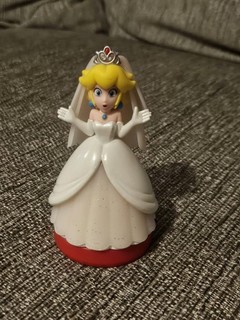 Nintendo Amiibo Peach Wedding Outfit