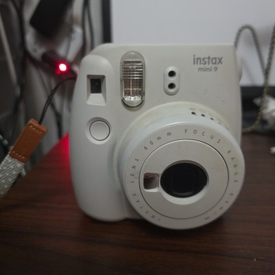 Fujifilm Instax Mini 9 Polaroid Camera White/Light Gray Tested Working No Film J