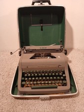 1950'S Royal Quiet de Luxe Typewriter with Case Working  Classic Exc, Pica Font thumbnail