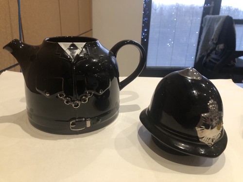 Very Special “British Bobby “. Teapot Perfect Condition - Picture 6 of 15