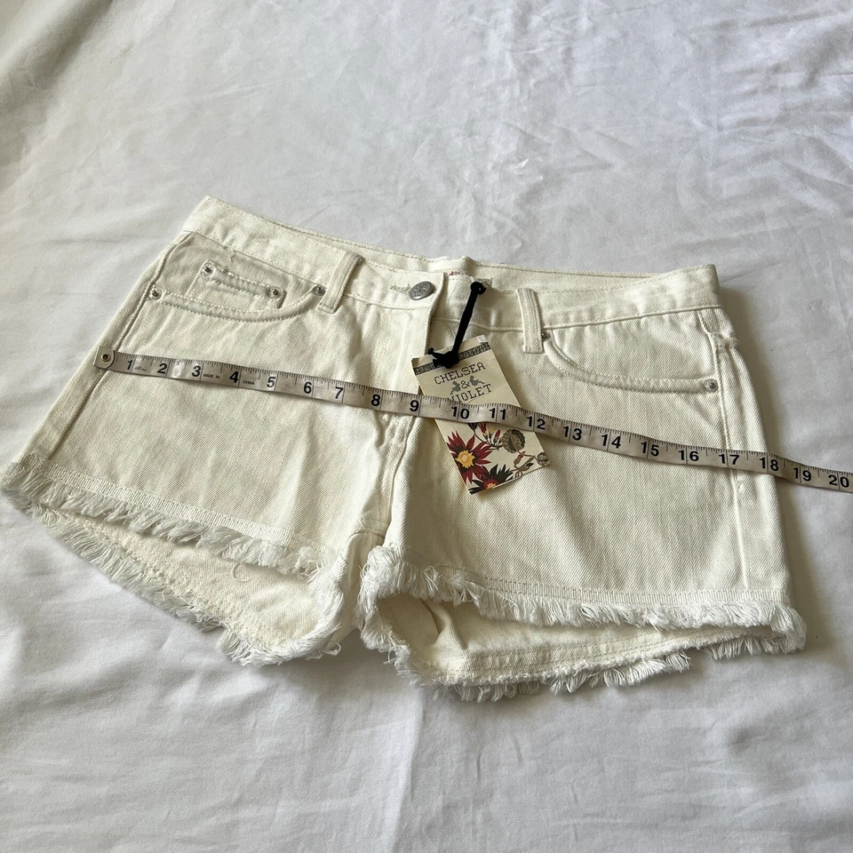 ¡NUEVO CON ETIQUETAS! Pantalones cortos Chelsea & Violet para mujer talla 27 denim blanco roto Foto 4 de 4