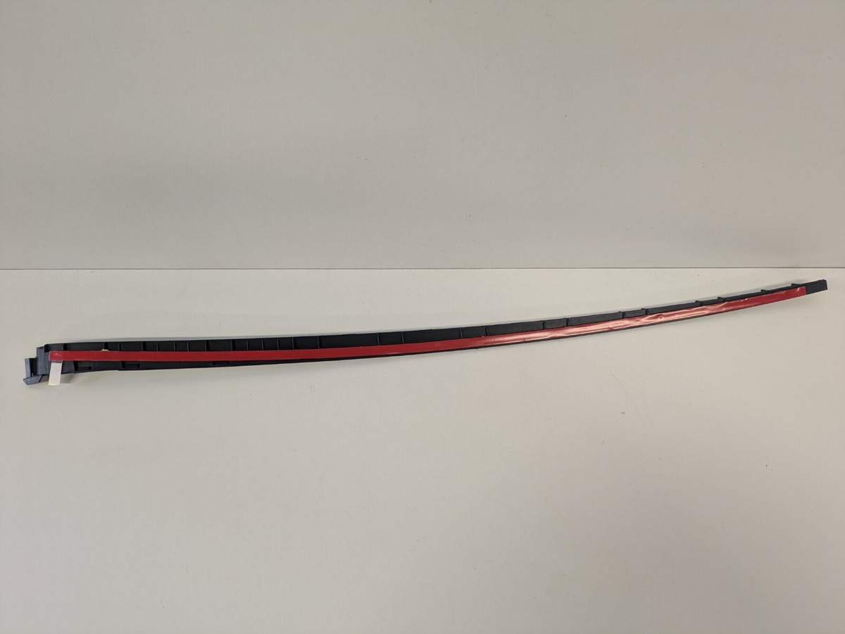 Skoda Superb 08-15 Right Lower Windshield Retaining Strip