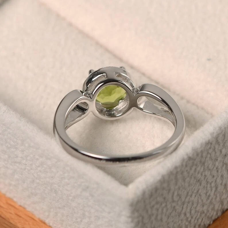 Anillo de compromiso de diamantes peridoto de corte redondo de 1,65 quilates de oro blanco de 14 quilates talla 7 Foto 3 de 4