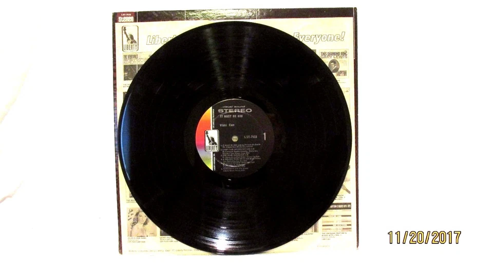 1967 Vikki Carr It Must Be Him Vinyl LP 33 Record Liberty LST 7533  - Image 4 of 4