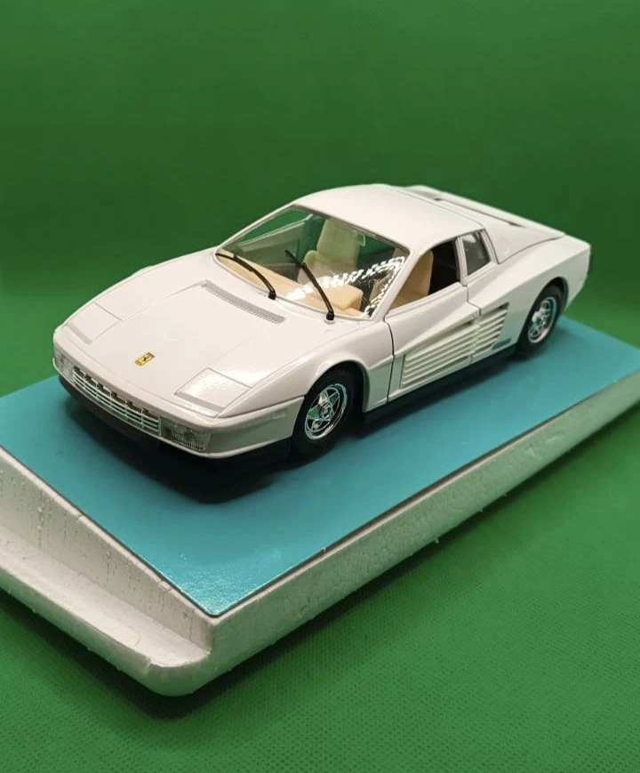 BBURAGO 5001 FERRARI TESTAROSSA MIAMI VICE BIANCA 1:24 CON SCATOLA ORIGINALE - Immagine 4 di 4